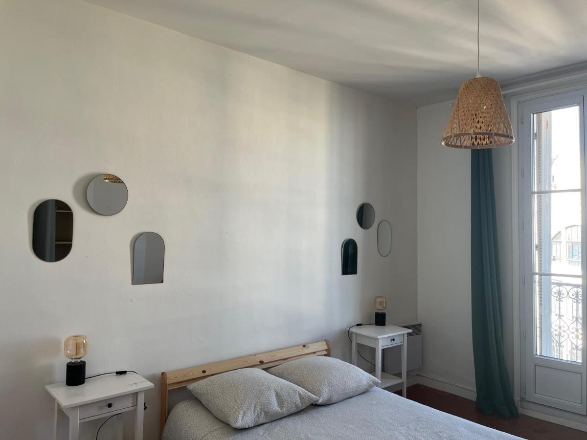 Appartement Hyeres - Centre Ville 3 Chambres 6 Personnes 4Eme Etage Escalier - Sebastien Claire Buitenkant foto