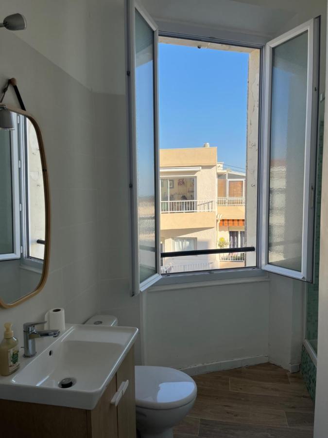 Appartement Hyeres - Centre Ville 3 Chambres 6 Personnes 4Eme Etage Escalier - Sebastien Claire Buitenkant foto