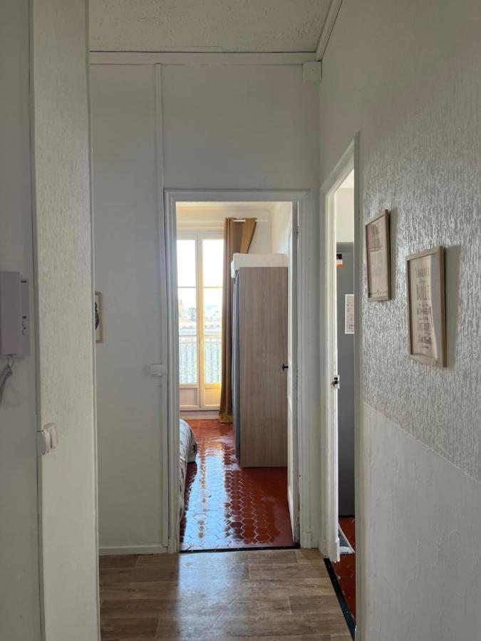 Appartement Hyeres - Centre Ville 3 Chambres 6 Personnes 4Eme Etage Escalier - Sebastien Claire Buitenkant foto