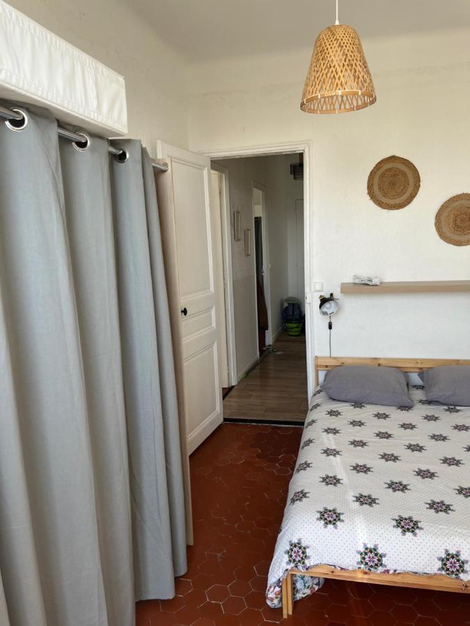 Appartement Hyeres - Centre Ville 3 Chambres 6 Personnes 4Eme Etage Escalier - Sebastien Claire Buitenkant foto