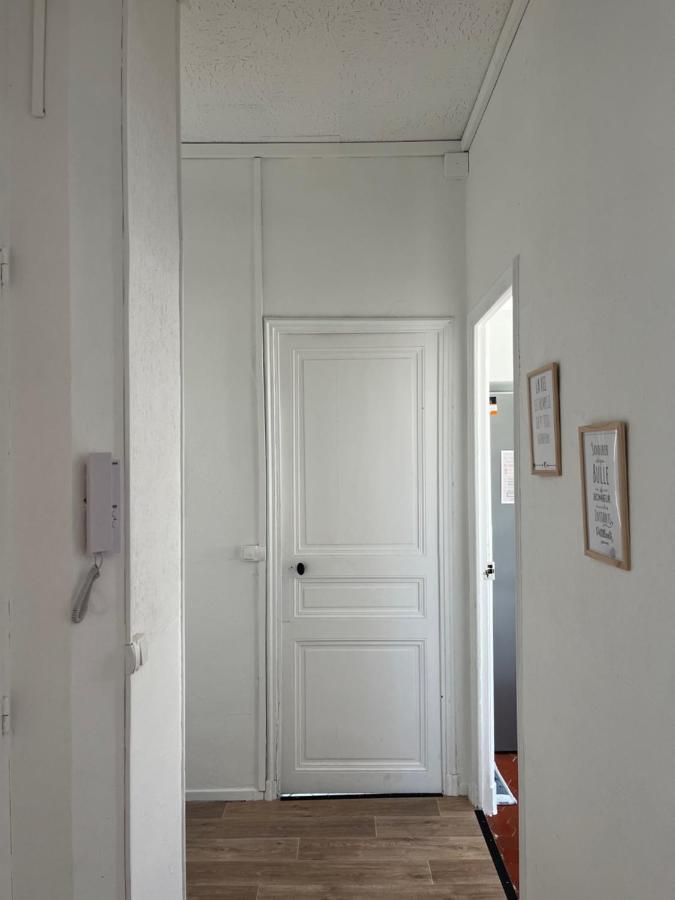 Appartement Hyeres - Centre Ville 3 Chambres 6 Personnes 4Eme Etage Escalier - Sebastien Claire Buitenkant foto