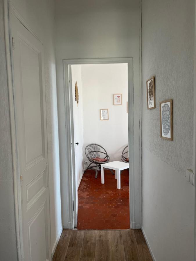 Appartement Hyeres - Centre Ville 3 Chambres 6 Personnes 4Eme Etage Escalier - Sebastien Claire Buitenkant foto