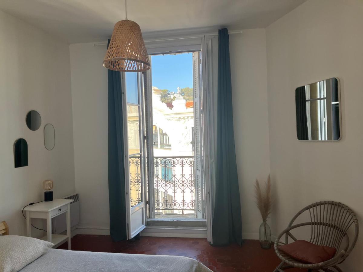 Appartement Hyeres - Centre Ville 3 Chambres 6 Personnes 4Eme Etage Escalier - Sebastien Claire Buitenkant foto