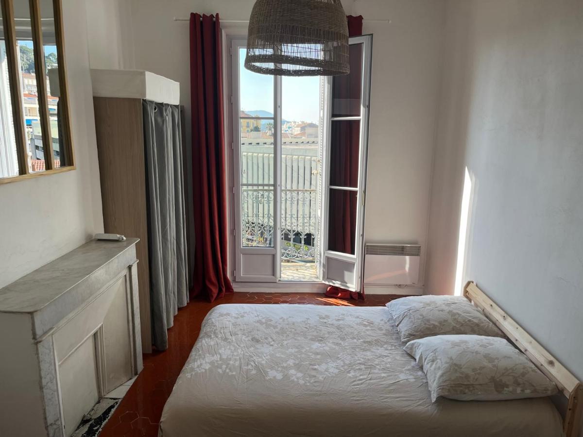 Appartement Hyeres - Centre Ville 3 Chambres 6 Personnes 4Eme Etage Escalier - Sebastien Claire Buitenkant foto