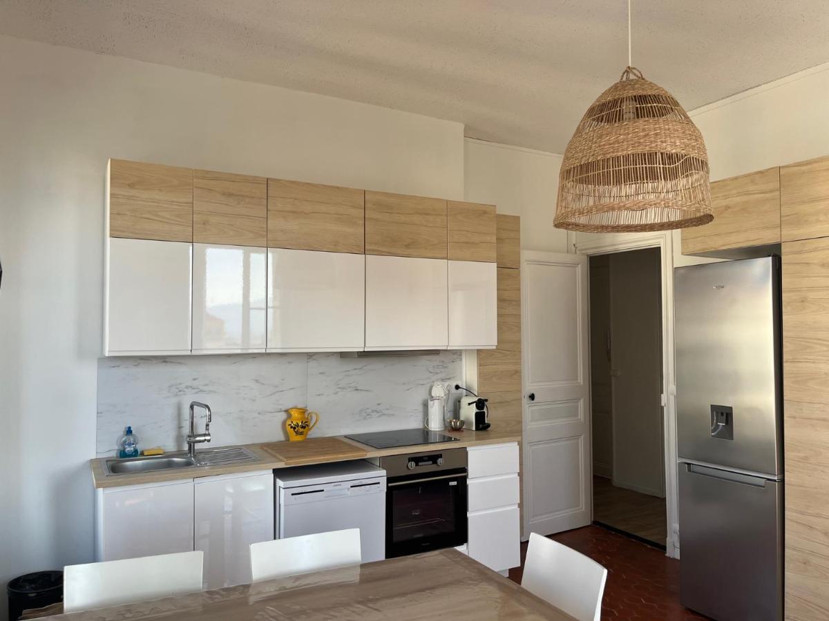 Appartement Hyeres - Centre Ville 3 Chambres 6 Personnes 4Eme Etage Escalier - Sebastien Claire Buitenkant foto