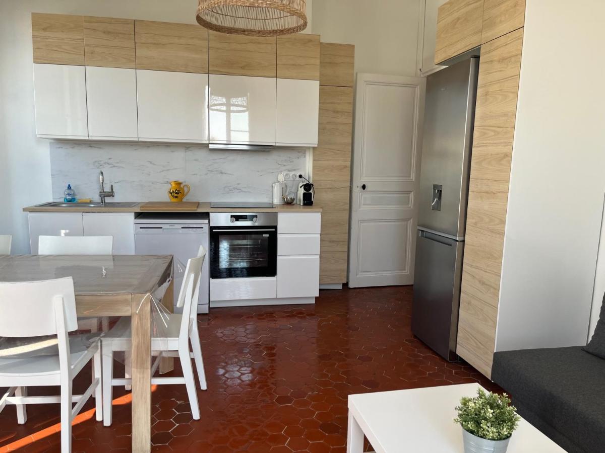 Appartement Hyeres - Centre Ville 3 Chambres 6 Personnes 4Eme Etage Escalier - Sebastien Claire Buitenkant foto