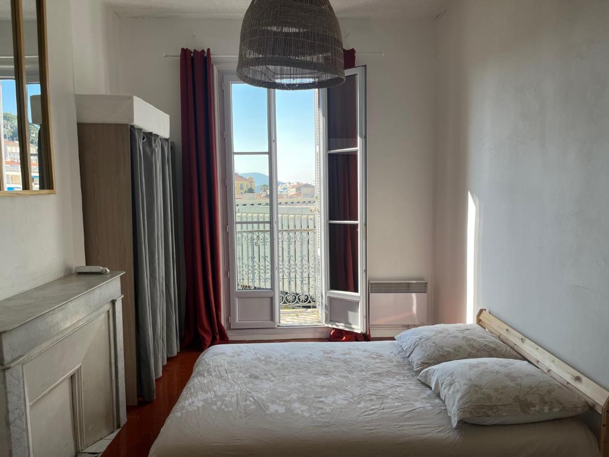 Appartement Hyeres - Centre Ville 3 Chambres 6 Personnes 4Eme Etage Escalier - Sebastien Claire Buitenkant foto