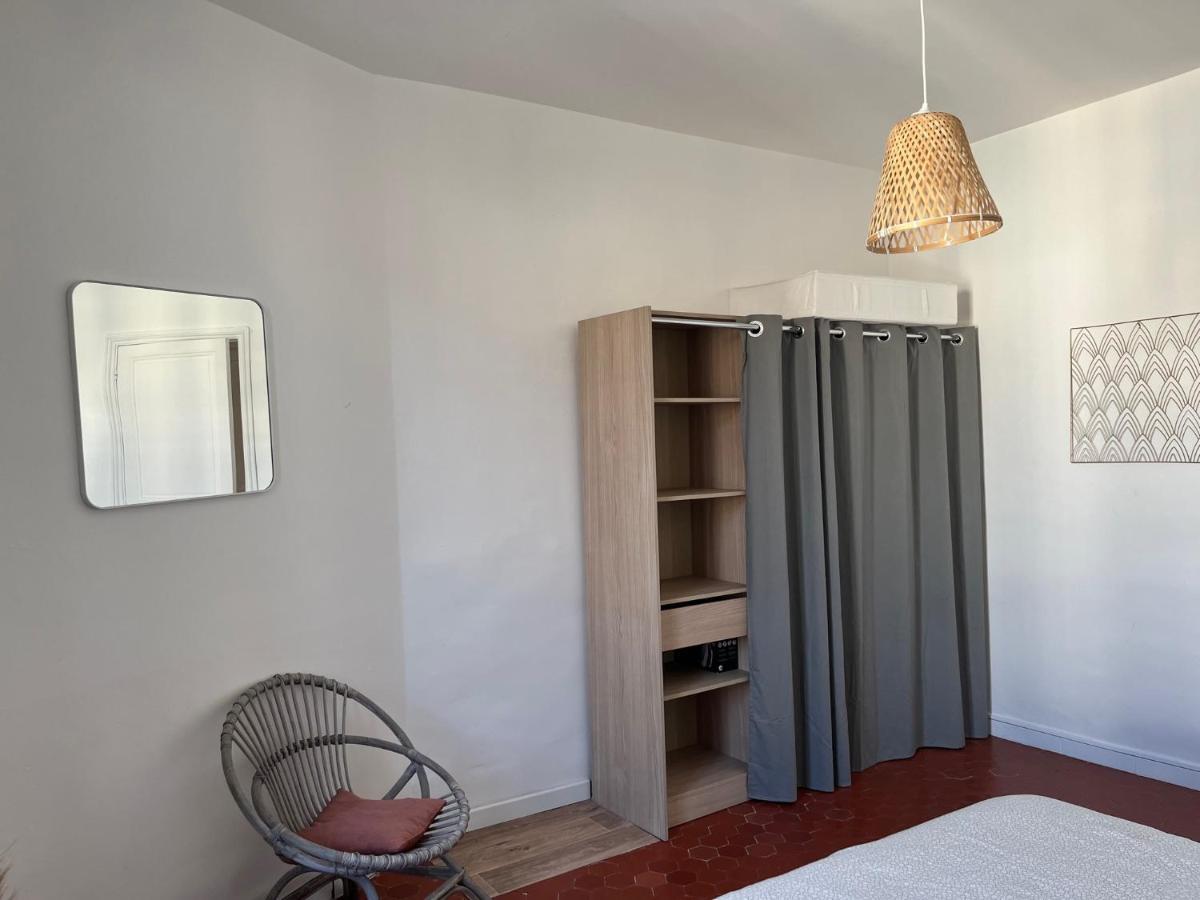 Appartement Hyeres - Centre Ville 3 Chambres 6 Personnes 4Eme Etage Escalier - Sebastien Claire Buitenkant foto