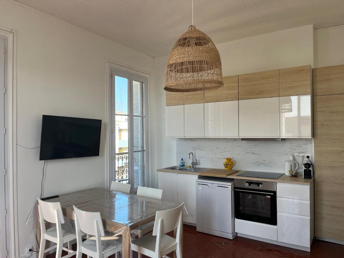 Appartement Hyeres - Centre Ville 3 Chambres 6 Personnes 4Eme Etage Escalier - Sebastien Claire Buitenkant foto