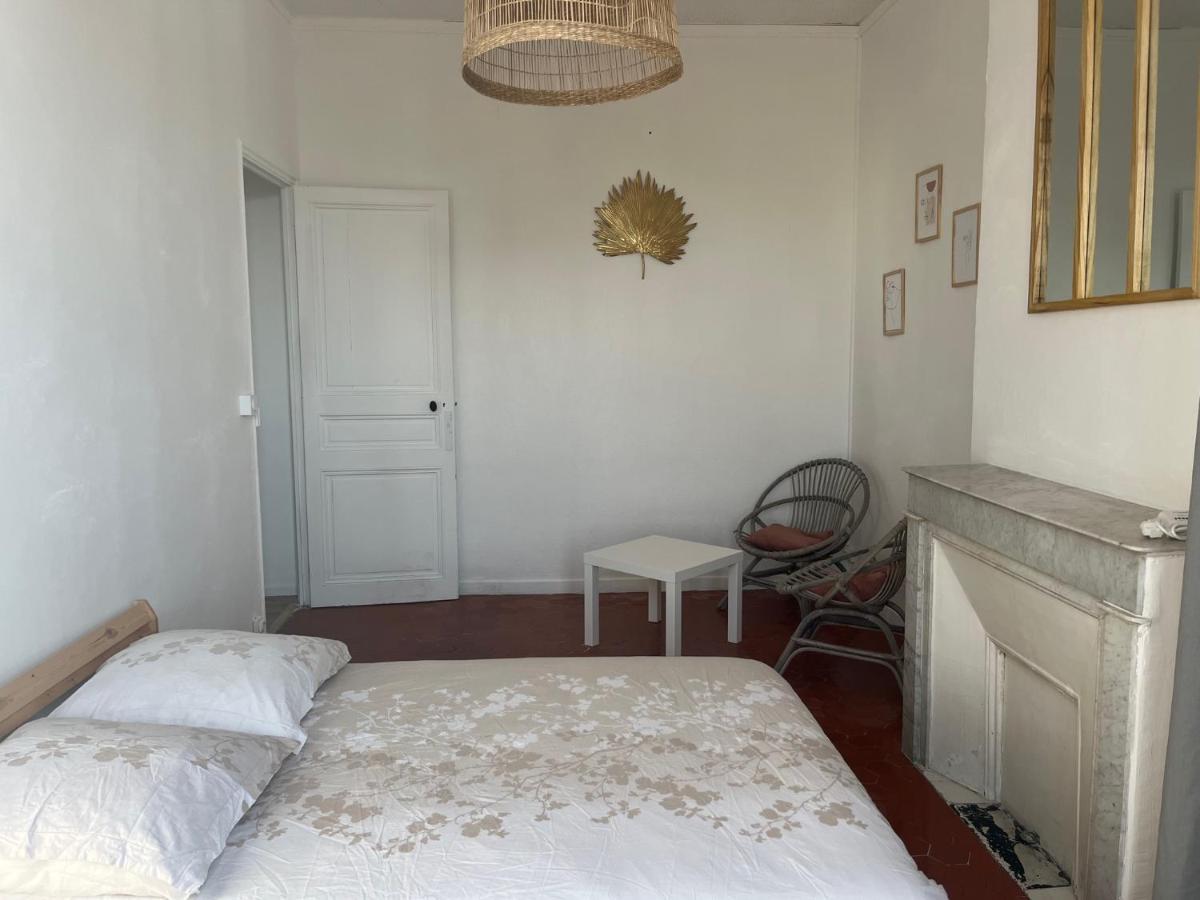 Appartement Hyeres - Centre Ville 3 Chambres 6 Personnes 4Eme Etage Escalier - Sebastien Claire Buitenkant foto