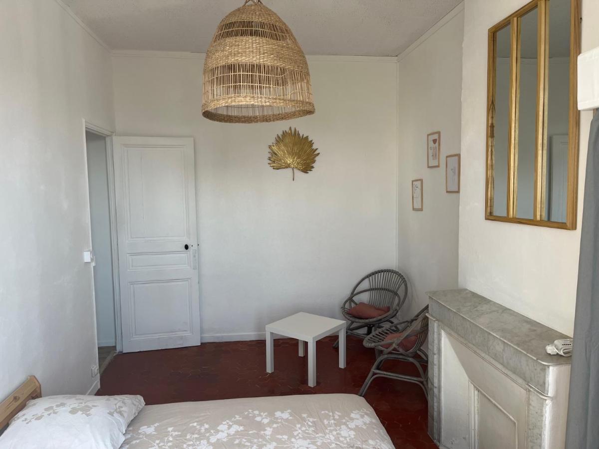 Appartement Hyeres - Centre Ville 3 Chambres 6 Personnes 4Eme Etage Escalier - Sebastien Claire Buitenkant foto
