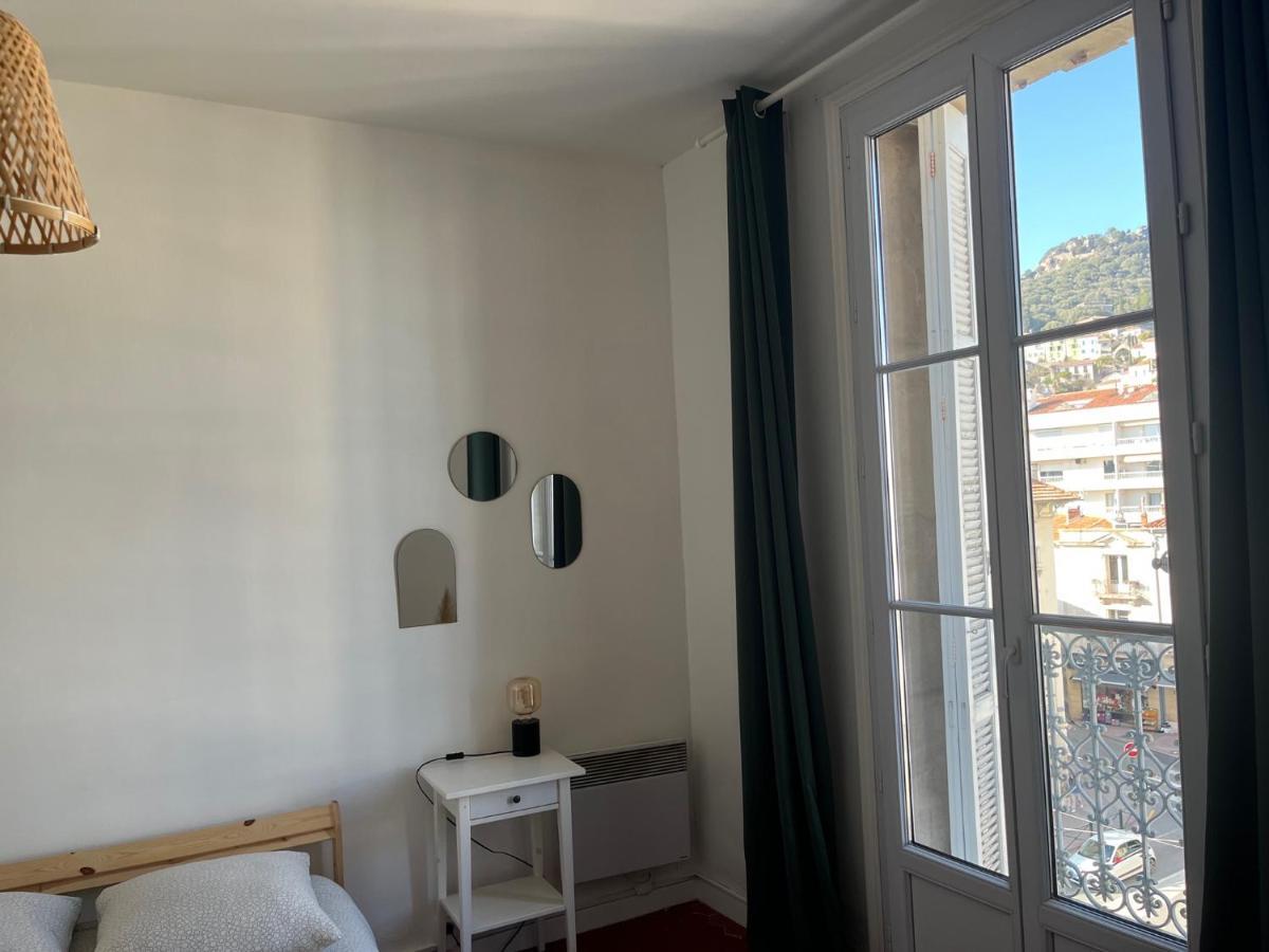 Appartement Hyeres - Centre Ville 3 Chambres 6 Personnes 4Eme Etage Escalier - Sebastien Claire Buitenkant foto