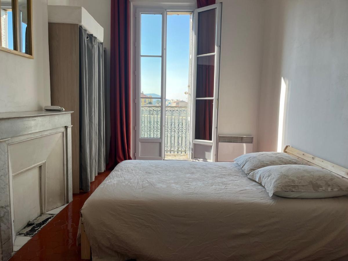 Appartement Hyeres - Centre Ville 3 Chambres 6 Personnes 4Eme Etage Escalier - Sebastien Claire Buitenkant foto