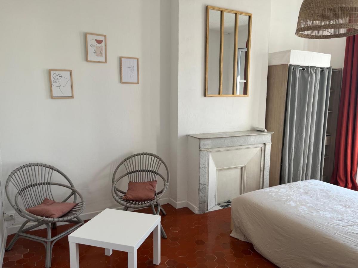 Appartement Hyeres - Centre Ville 3 Chambres 6 Personnes 4Eme Etage Escalier - Sebastien Claire Buitenkant foto